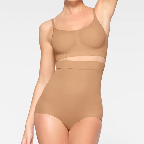 skims everyday sculpt high waisted brief ochre - Picture 1 of 7